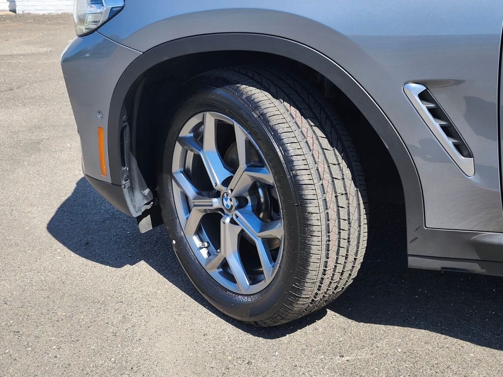 Used 2024 Gray BMW xDrive30i image 34