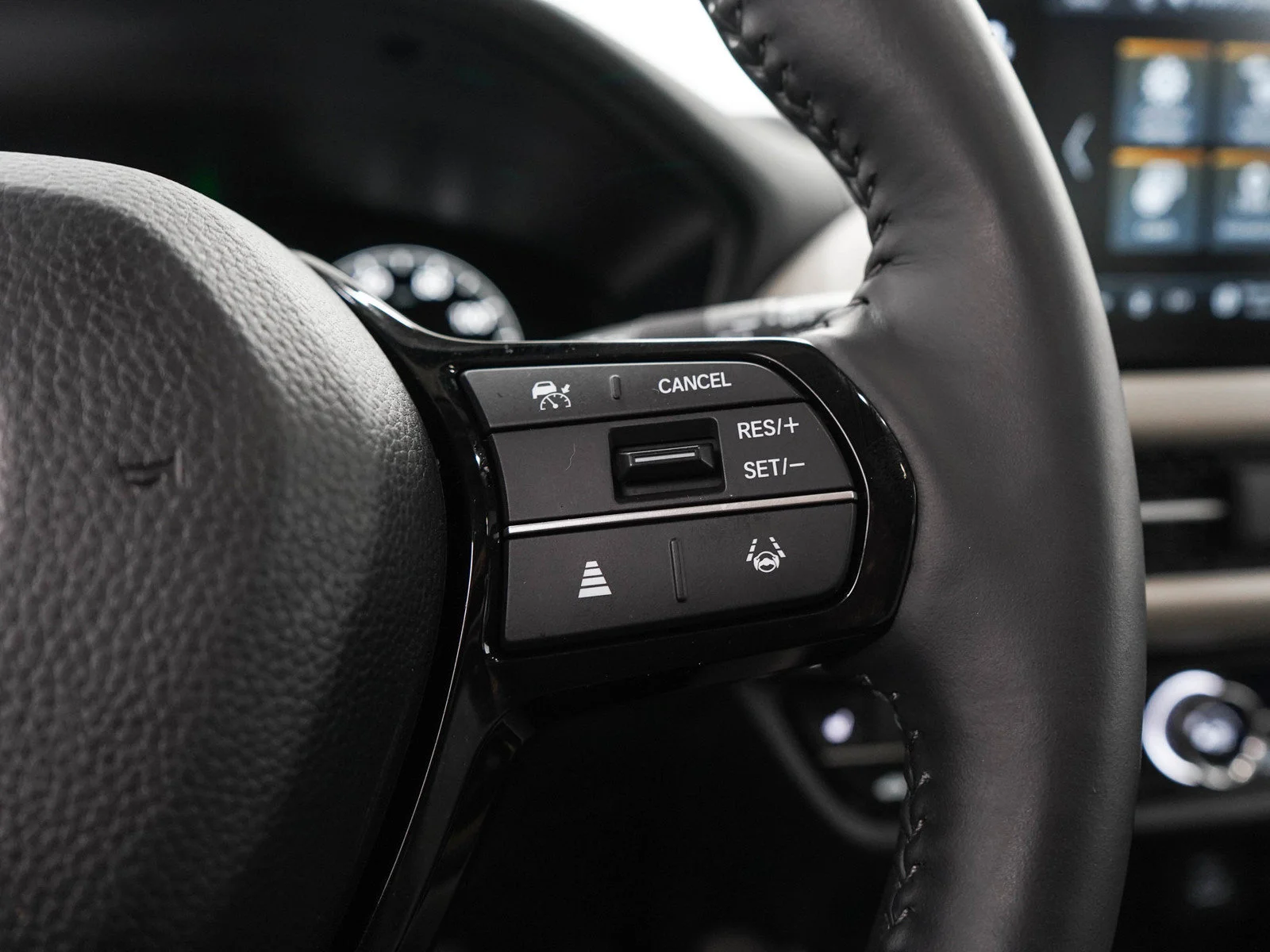 Used 2025 White Honda EX-L AWD CVT image 25