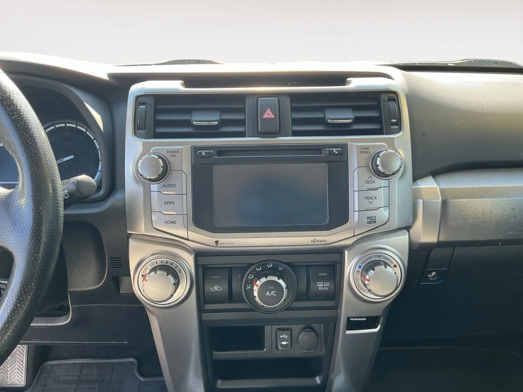 Used 2015 Silver Toyota SR5 image 13