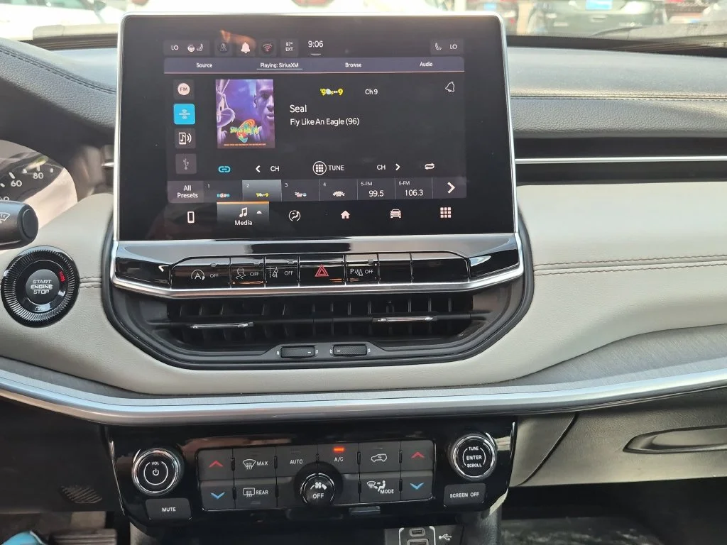 Used 2025 White Jeep Limited image 34