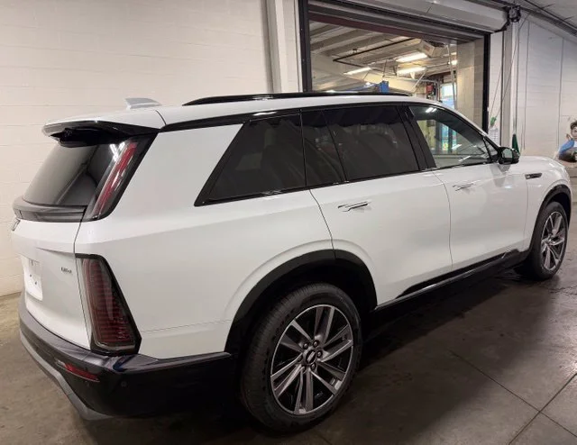 2027 Cadillac VISTIQ Sport - Photo 3