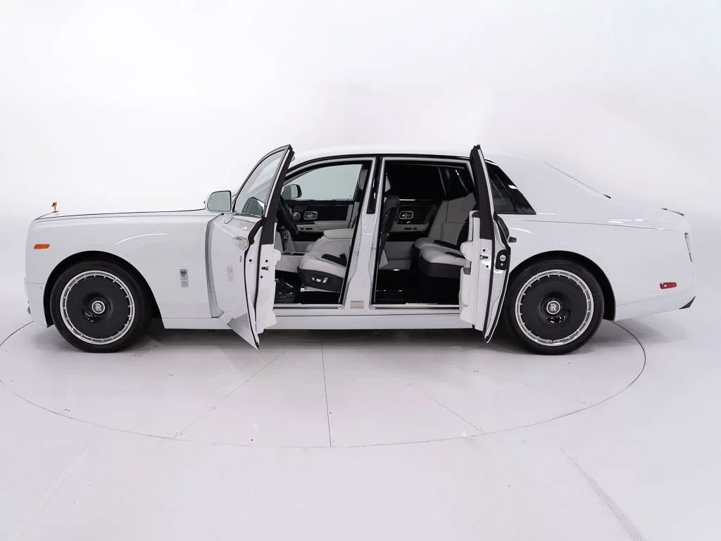 Certified Used 2023 Bespoke Crystal over Arctic White Rolls-Royce  image 9