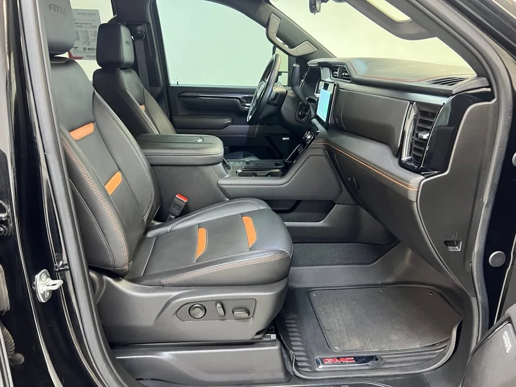 Used 2025 Onyx Black GMC AT4 image 32