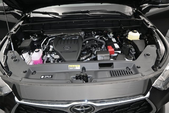 New 2026 Midnight Black Metallic Toyota Platinum image 19