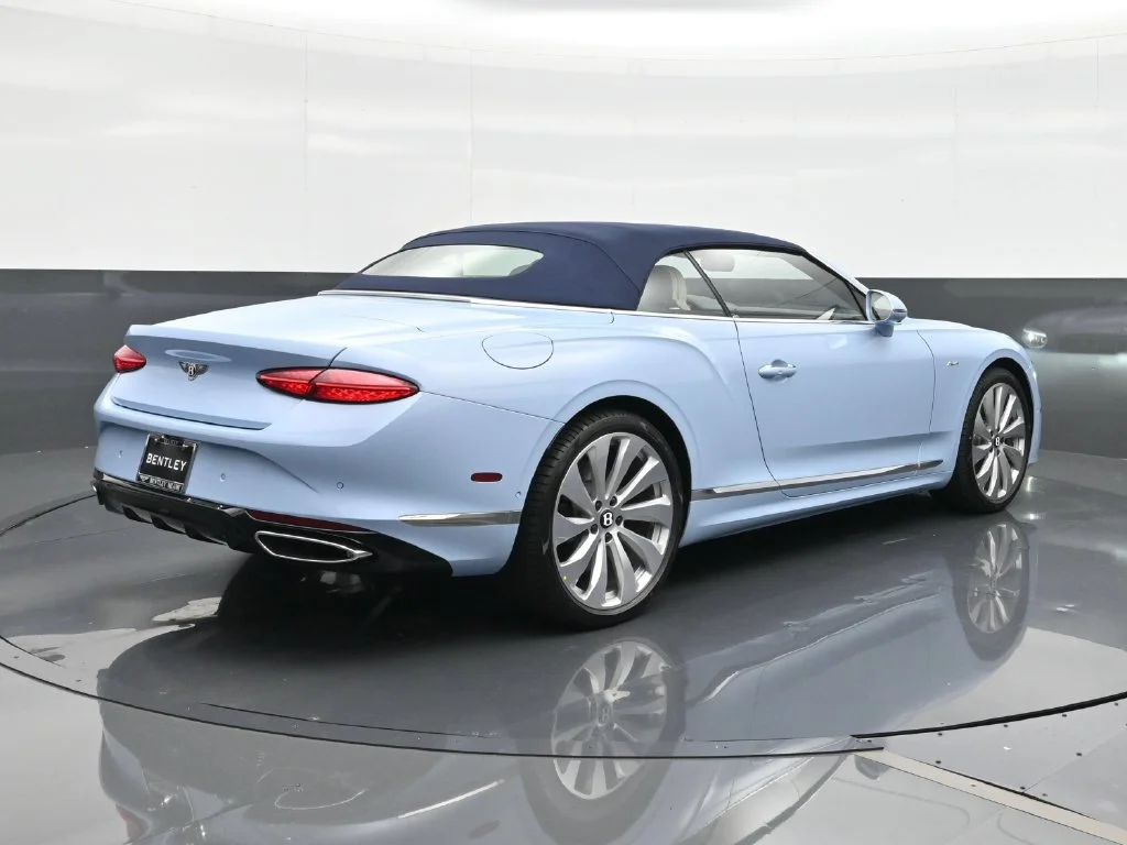 Used 2026  Bentley V8 image 14