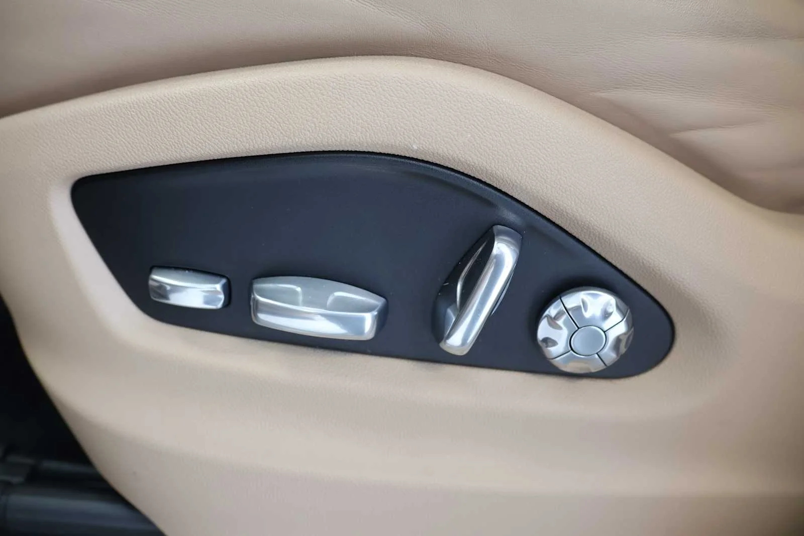Used 2020 BLACK Porsche  image 13