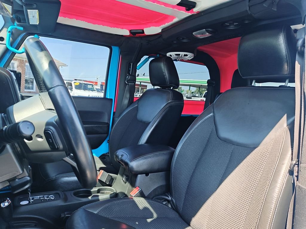 Used 2017 Blue Jeep Sahara image 13