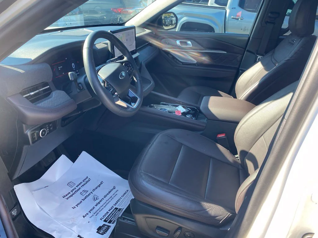 Used 2025 White Ford Platinum image 5