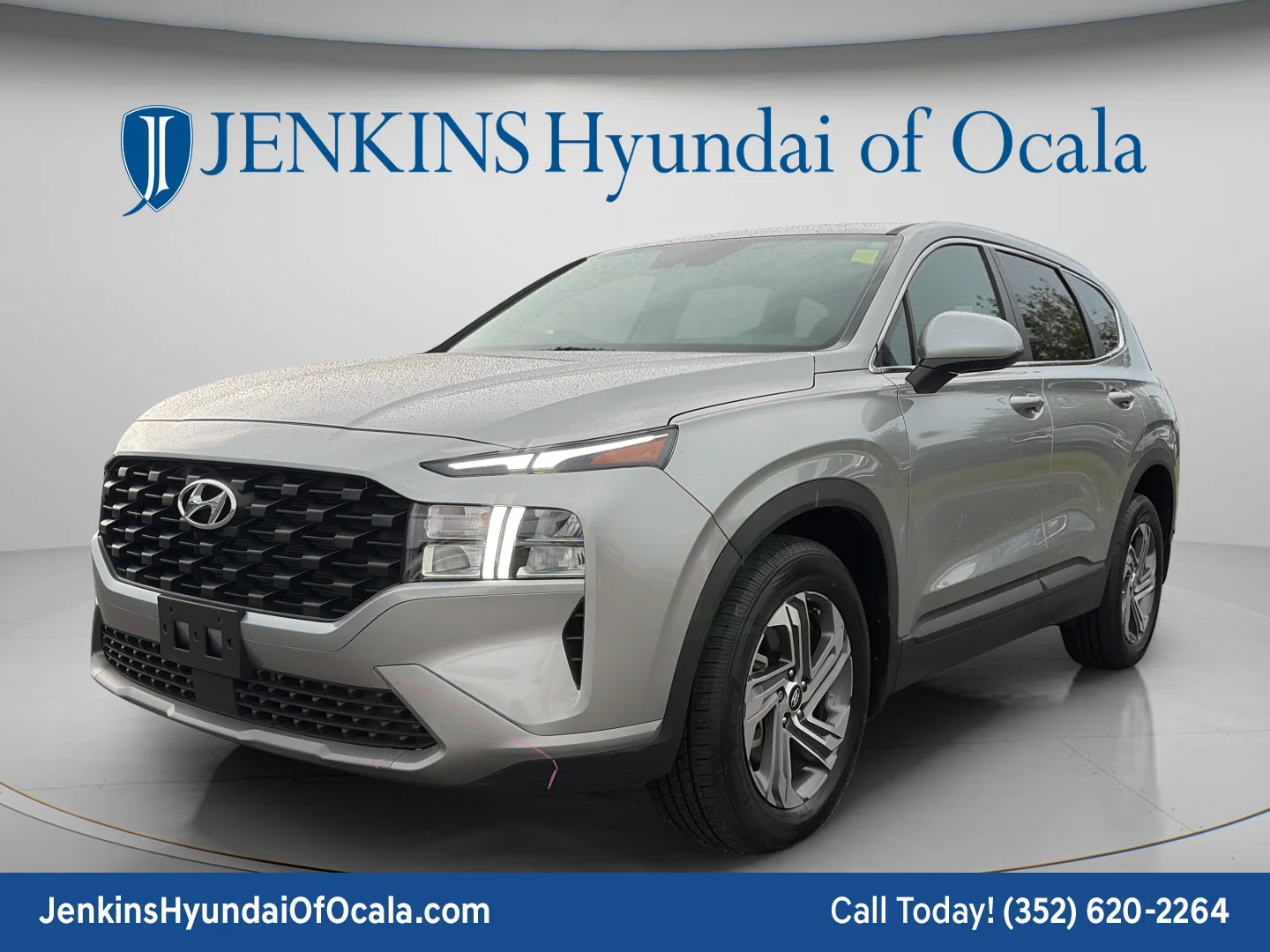 Used 2023 Shimmering Silver Hyundai SE image 7