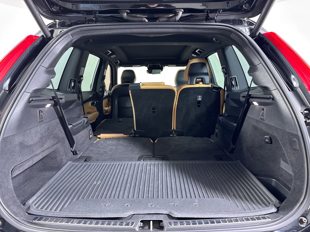 Used 2019 Onyx Black Metallic Volvo Momentum image 8