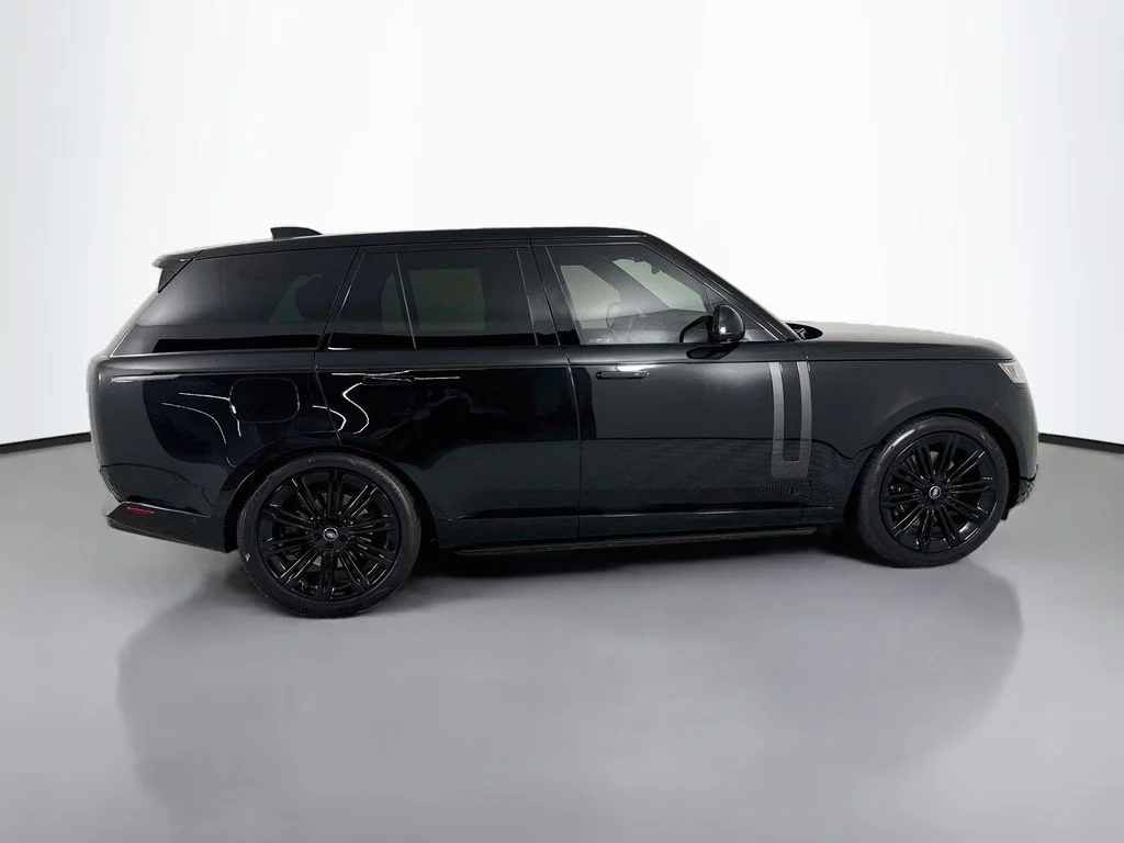 Certified Used 2025 Obsidian Black SV Bespoke Ultra Metallic Gloss Land Rover SE image 8