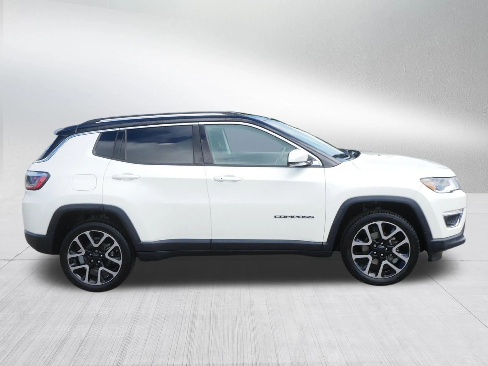 Used 2021 Pearl White Tri-Coat Jeep Limited image 8
