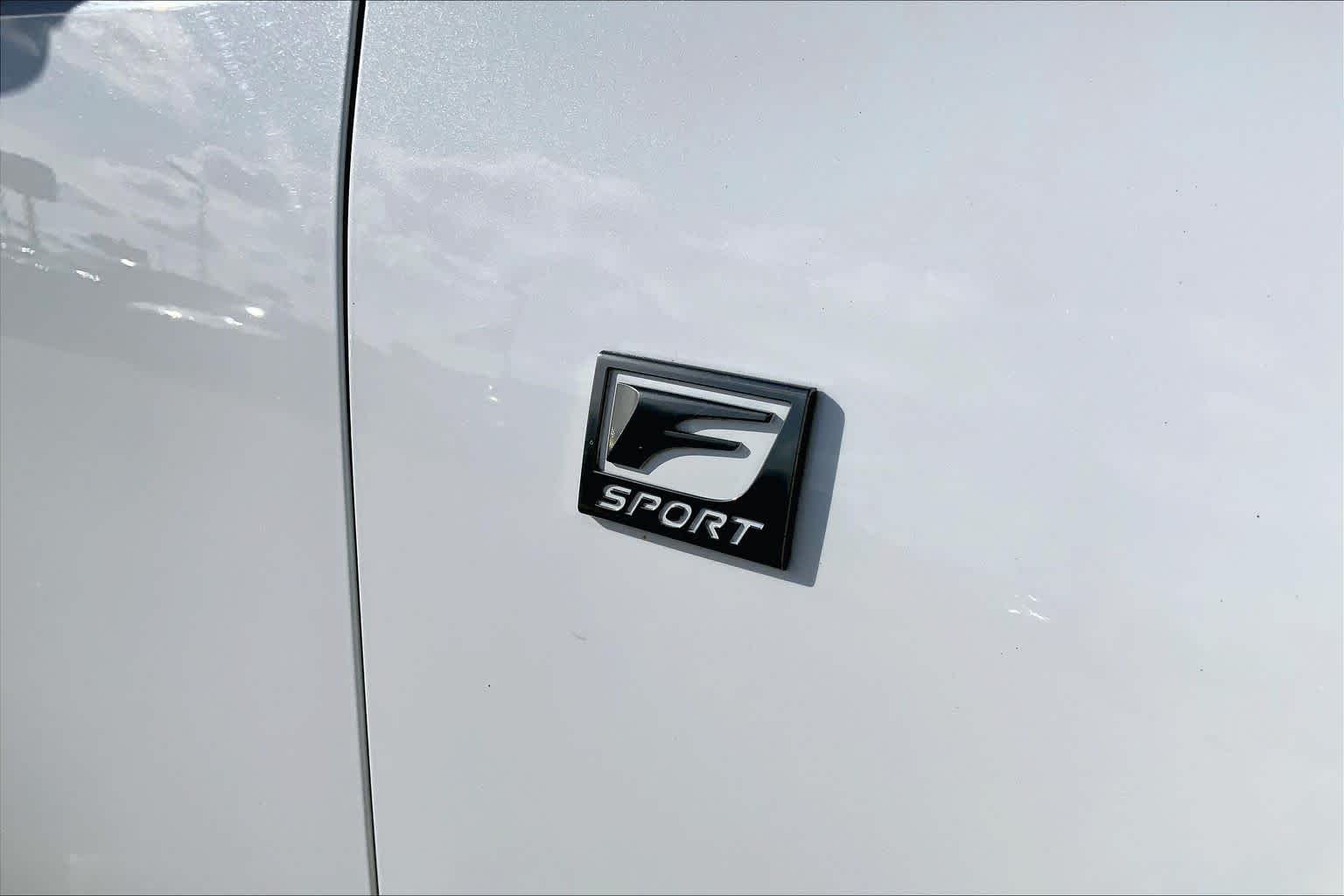 Used 2014 Ultra White Lexus  image 9