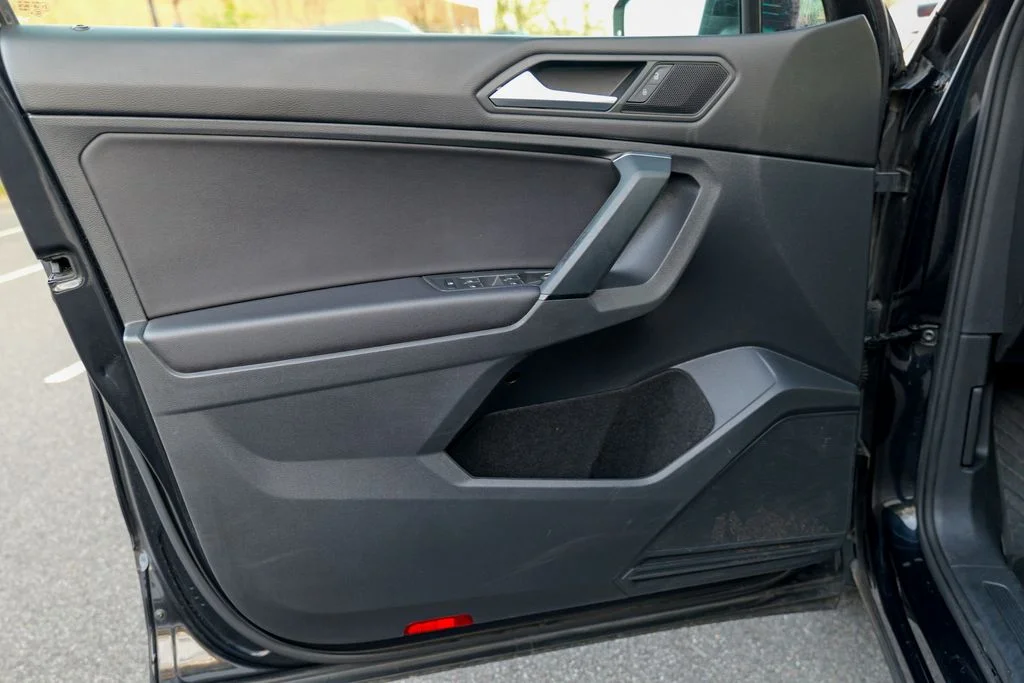 Used 2019 Platinum Gray Metallic Volkswagen 2.0T SE image 17