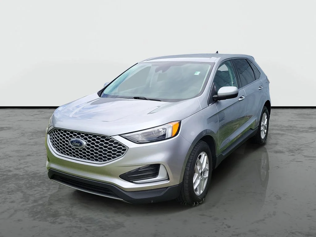 Used 2024 Silver Ford SEL image 3