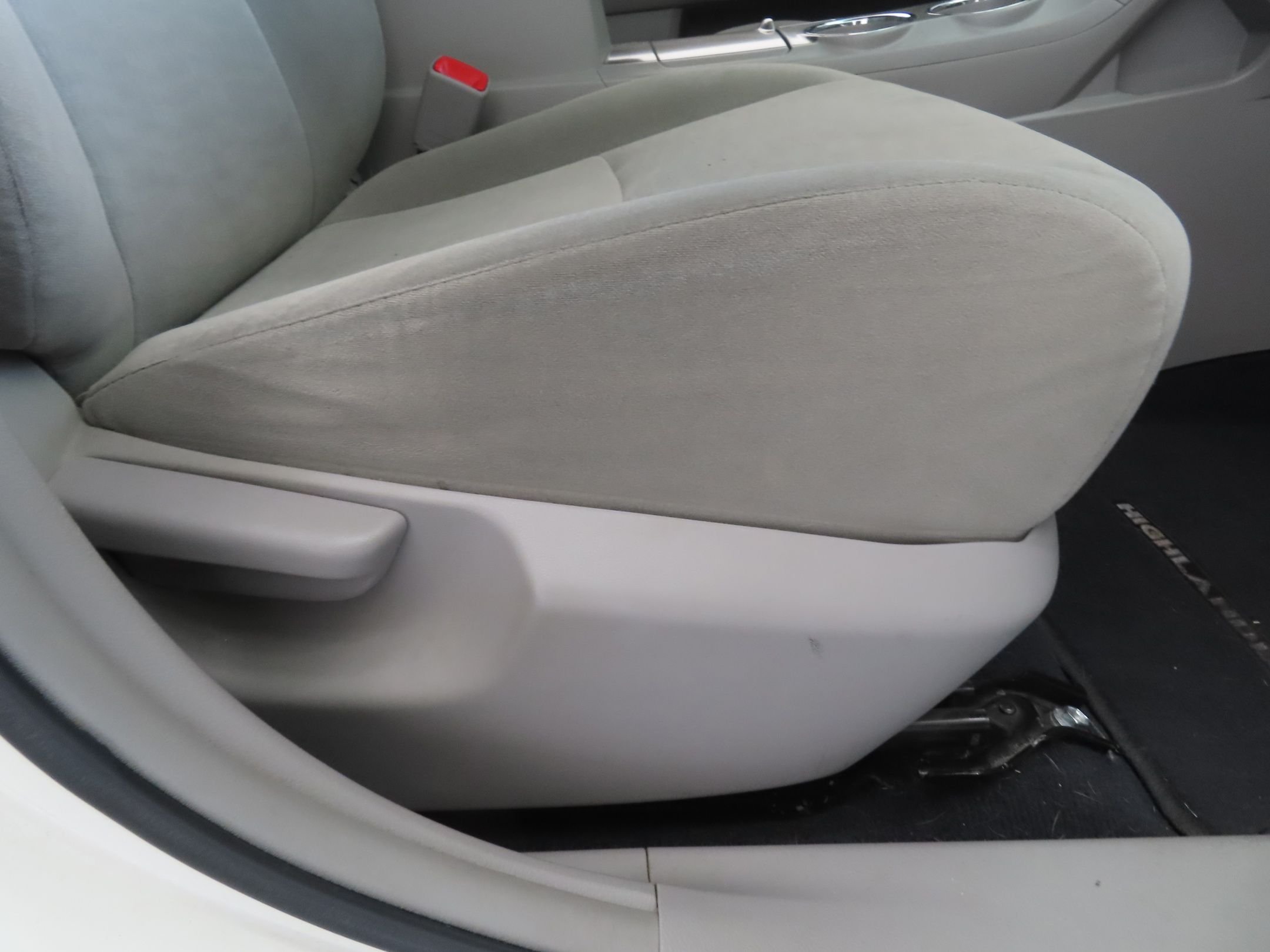 Used 2012 White Toyota Base image 26