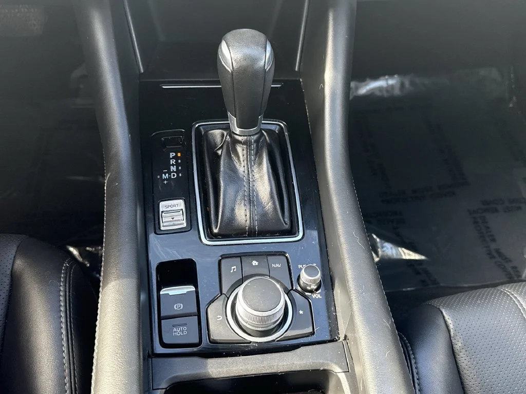 Used 2018 White Mazda Touring image 19