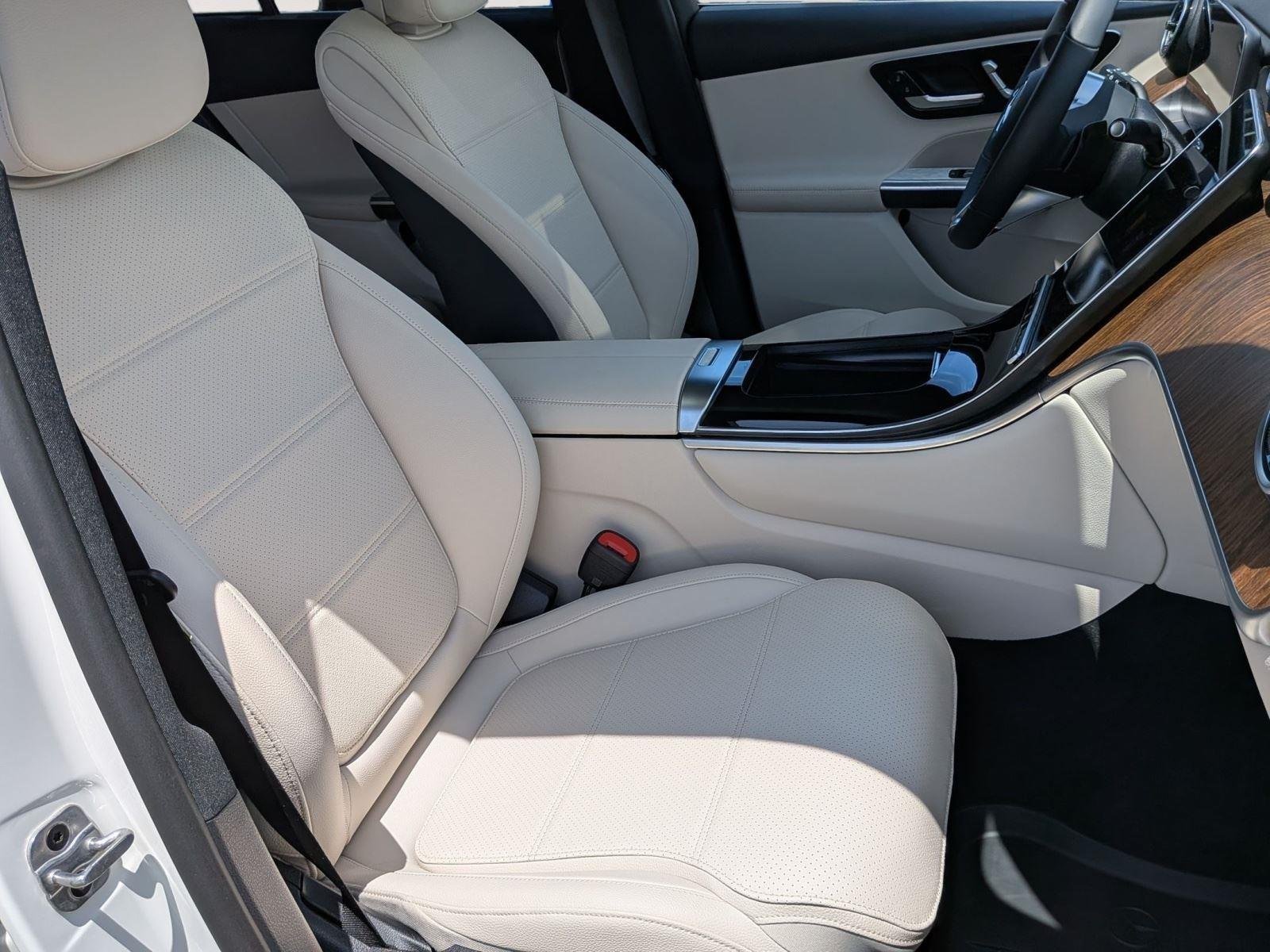 Used 2026 Polar White Mercedes-Benz GLC 300 image 32