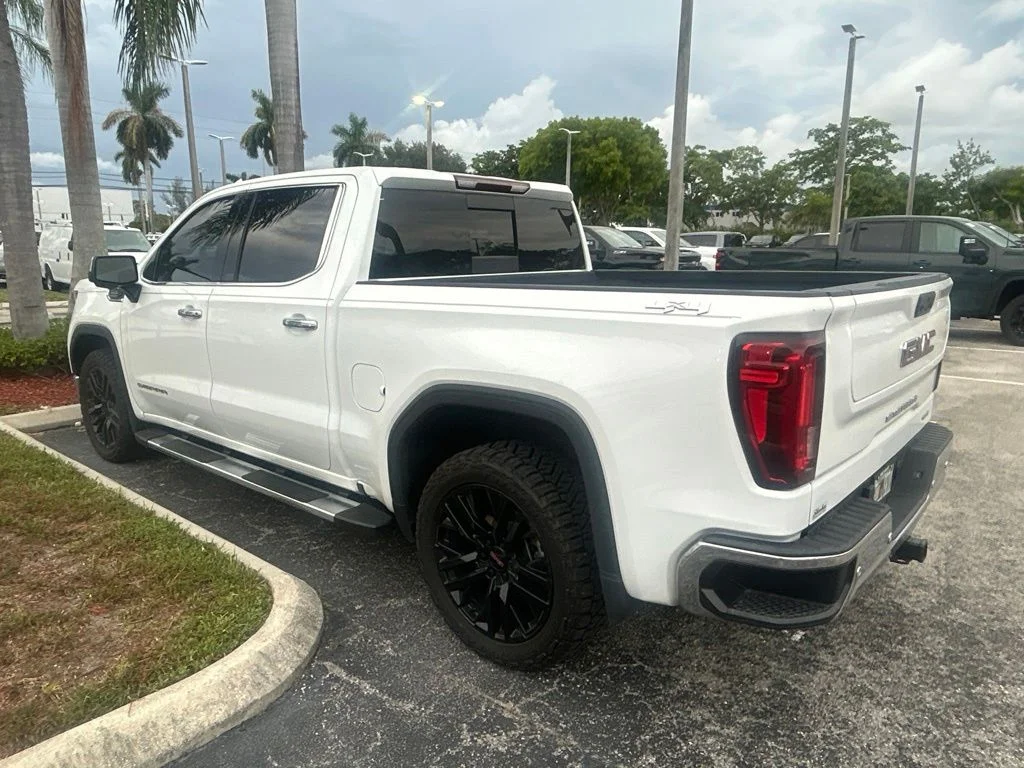 Used 2023 White GMC SLT image 4