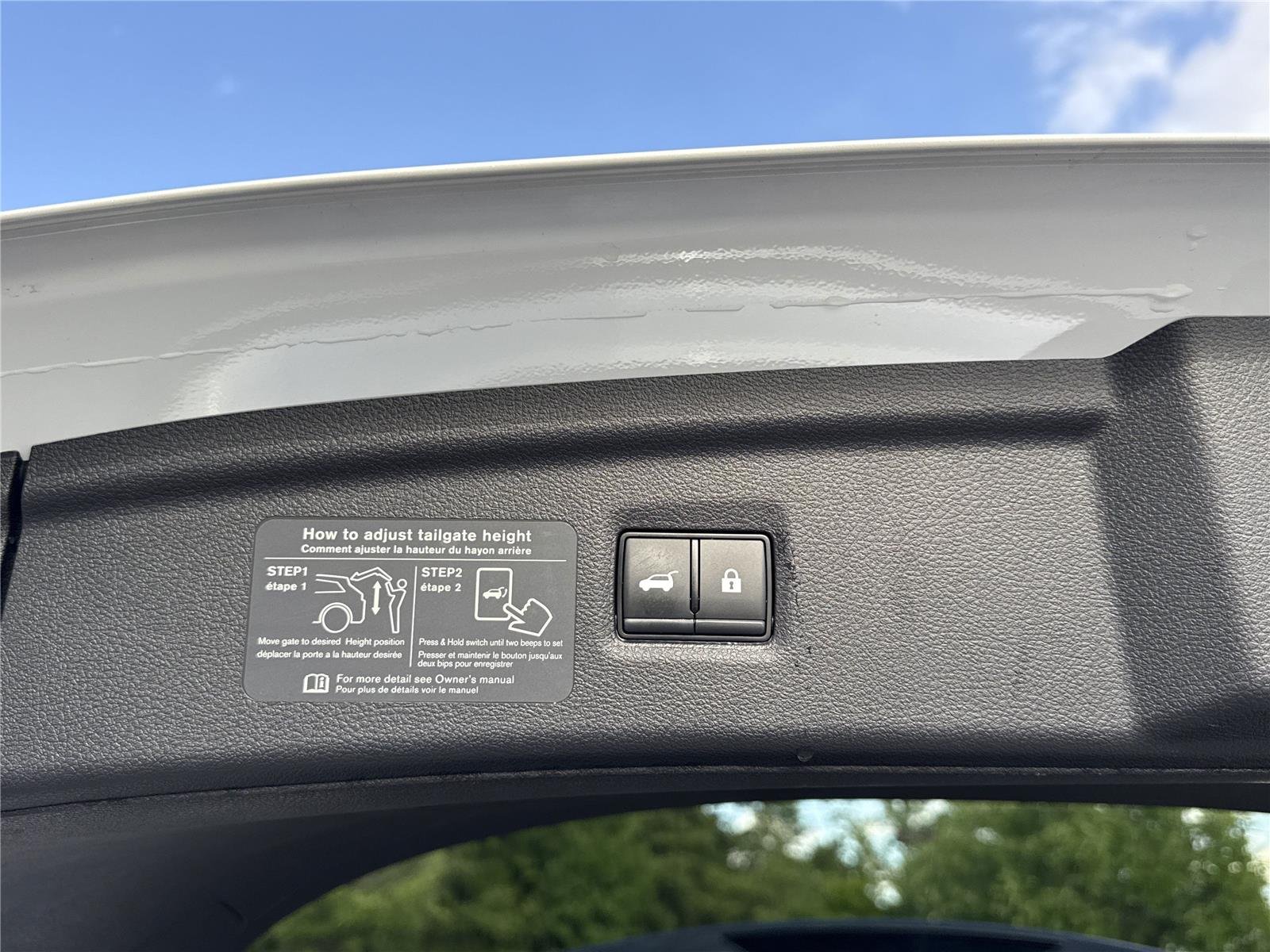 Used 2023 Radiant White INFINITI SENSORY image 23
