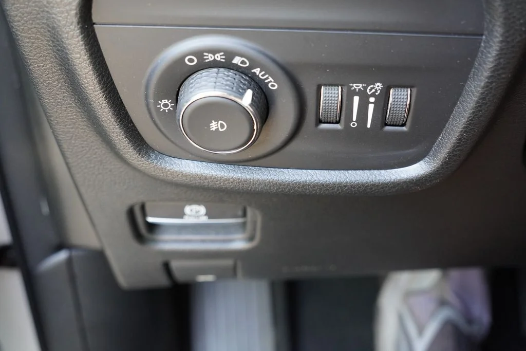 Used 2023 Bright White Clearcoat Jeep Limited image 29