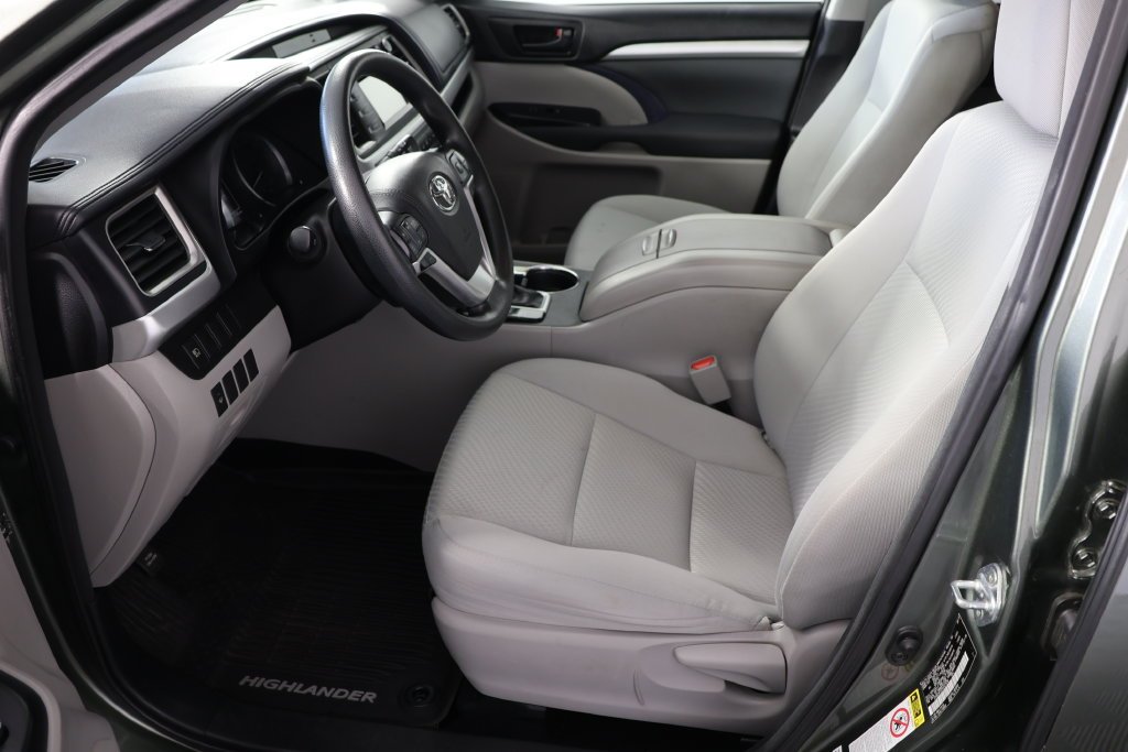 2017 Toyota Highlander LE - Photo 16
