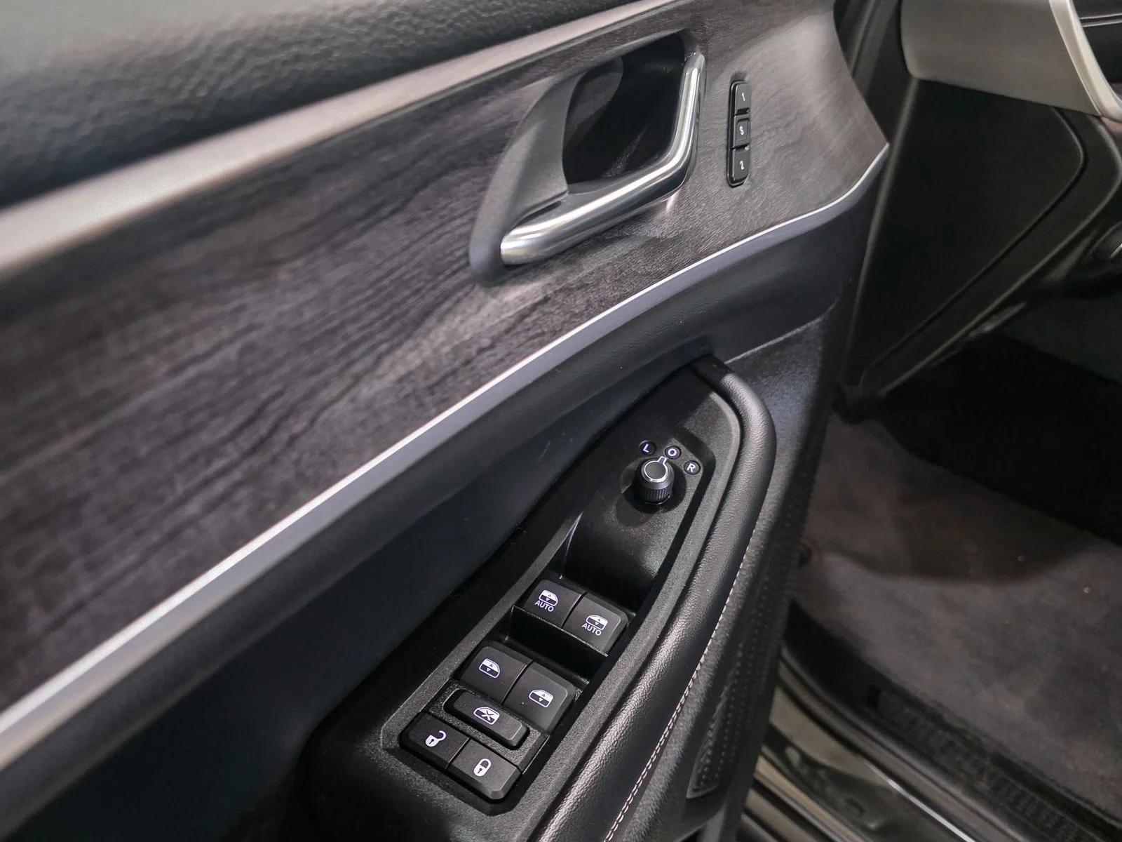 Used 2024 Gray Jeep Limited image 19