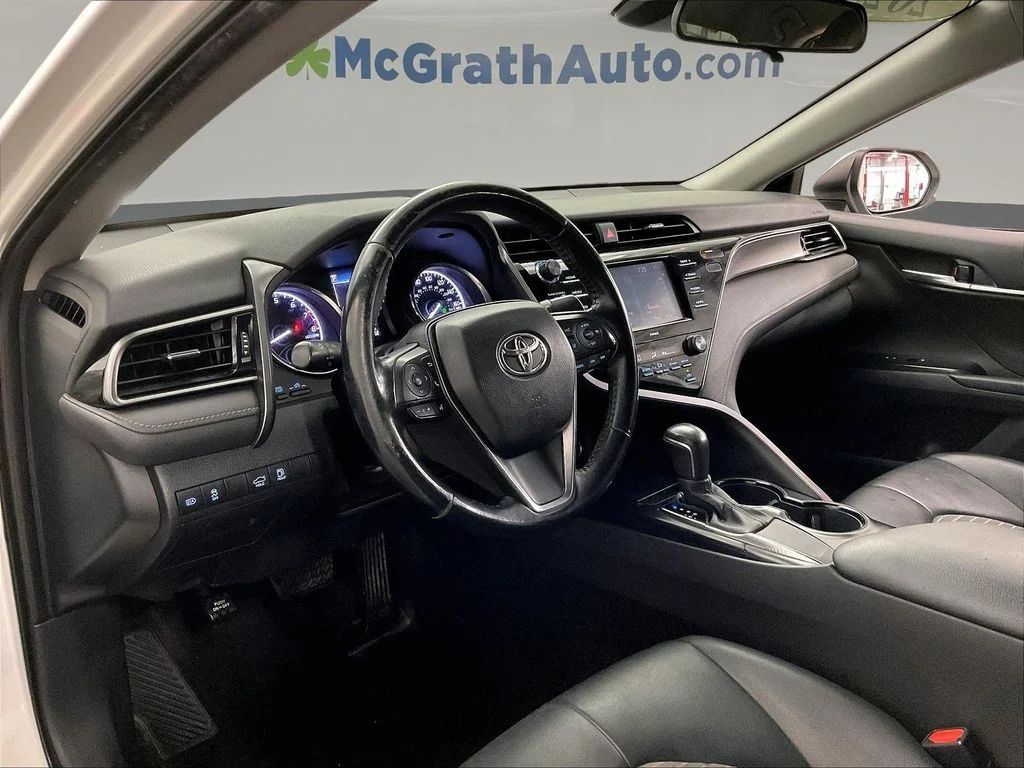 Used 2020 White Toyota SE image 17