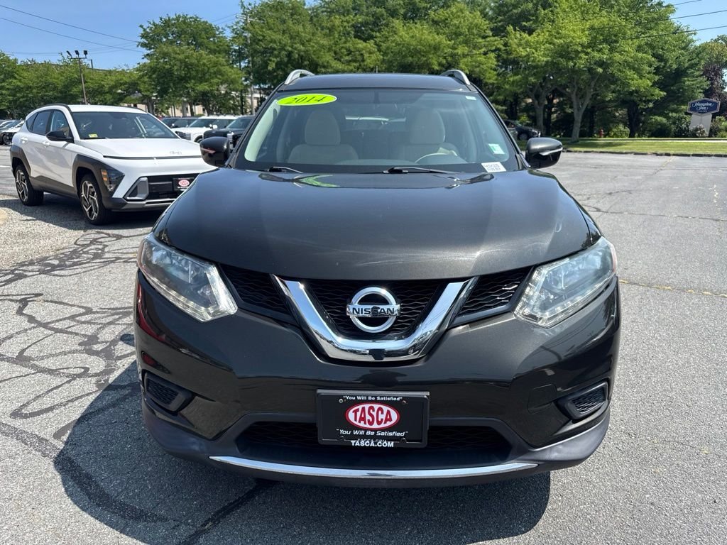 Used 2014 Nissan Rogue SV with VIN 5N1AT2MV7EC808621 for sale in Fairhaven, MA