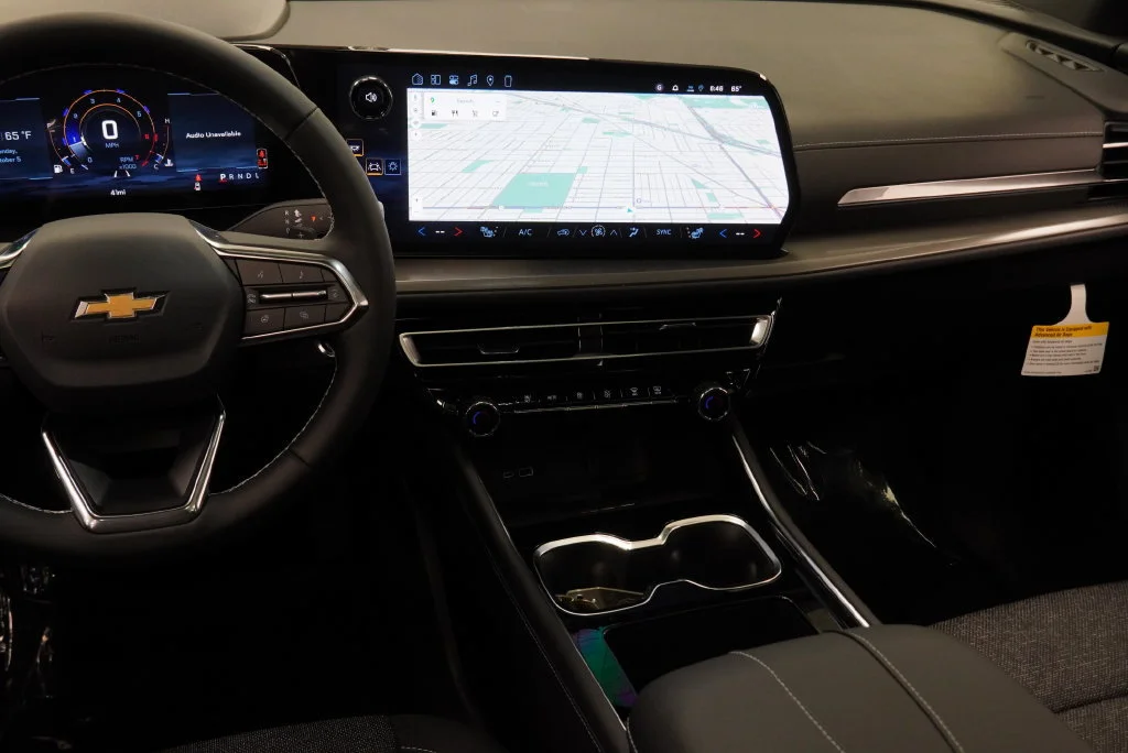 New 2027 Summit White Chevrolet LT image 3