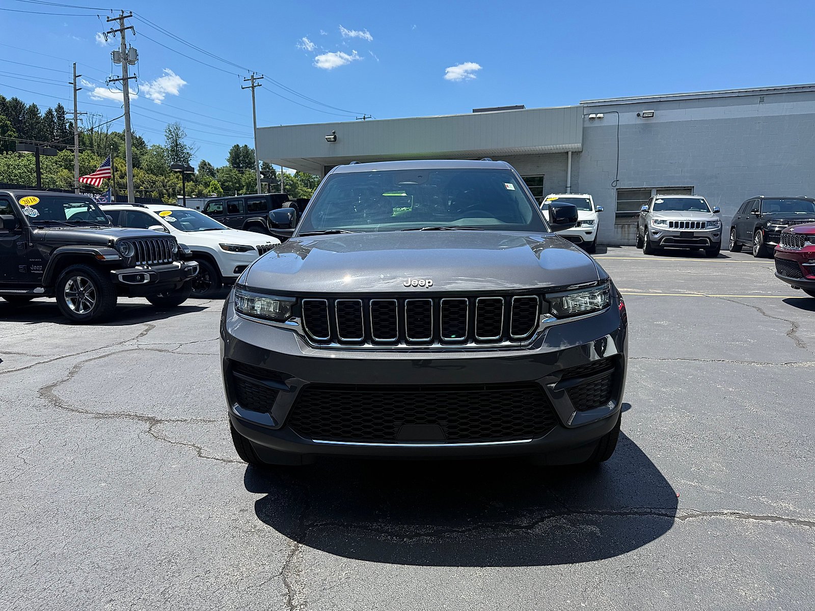 Used 2025 Baltic Gray Metallic Clearcoat Jeep Laredo image 2