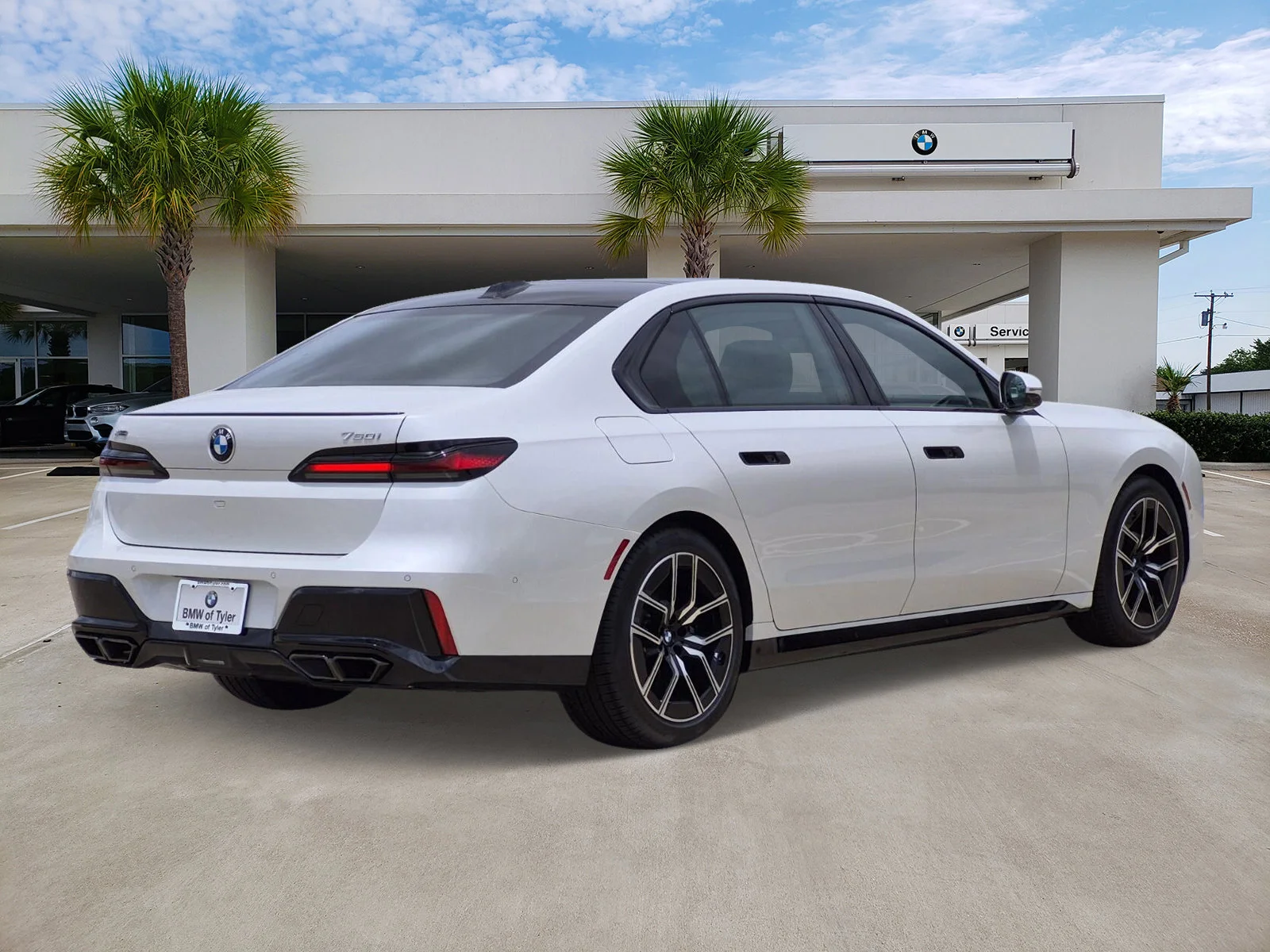 New 2026 Mineral White Metallic BMW 760i xDrive image 4