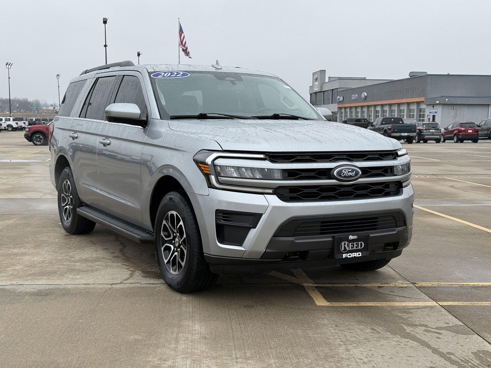 Used 2022 Ford Expedition XLT with VIN 1FMJU1JT4NEA41437 for sale in Kansas City