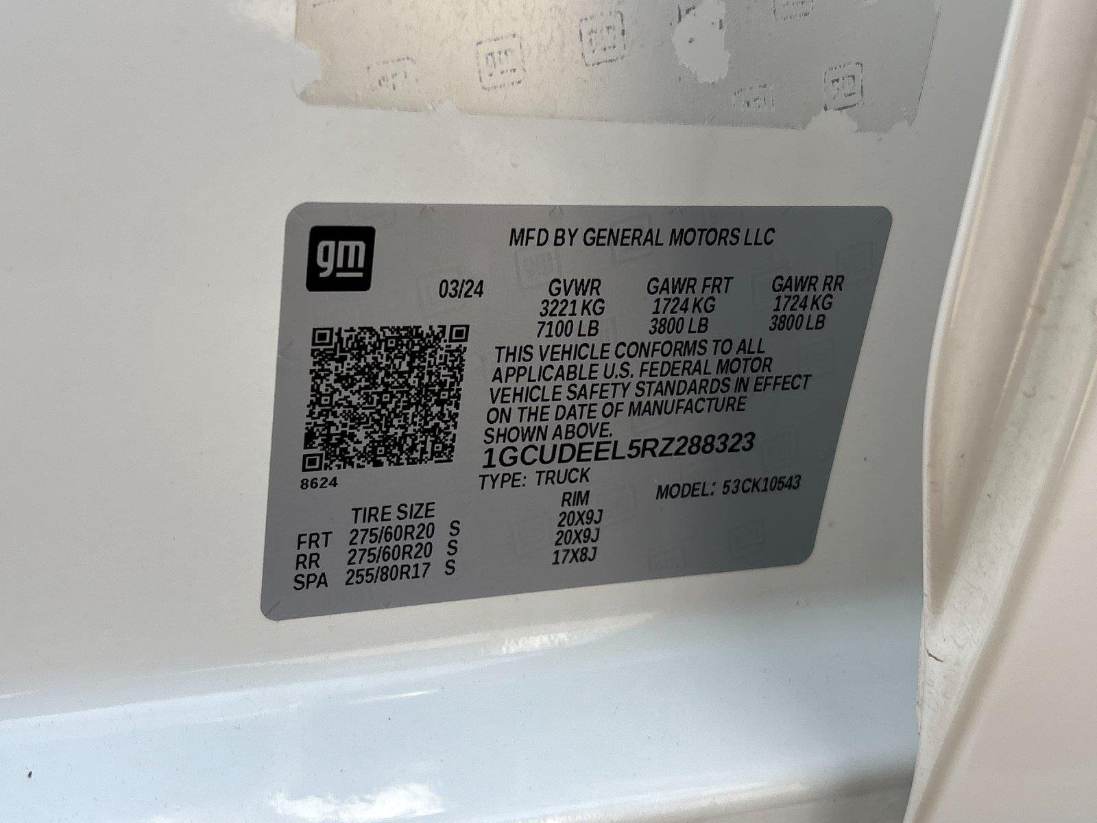 Used 2024 Summit White Chevrolet RST image 12