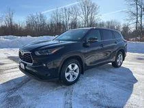 Used 2022 Midnight Black Metallic Toyota LE image 5