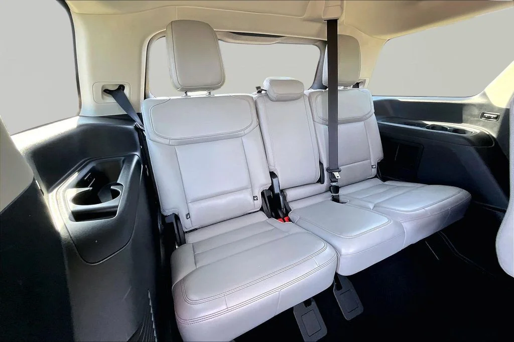 Certified Used 2025 Oxford White Ford Active image 28