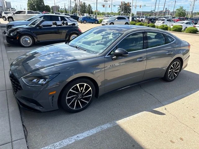 Used 2020 Gray Hyundai SEL Plus image 1