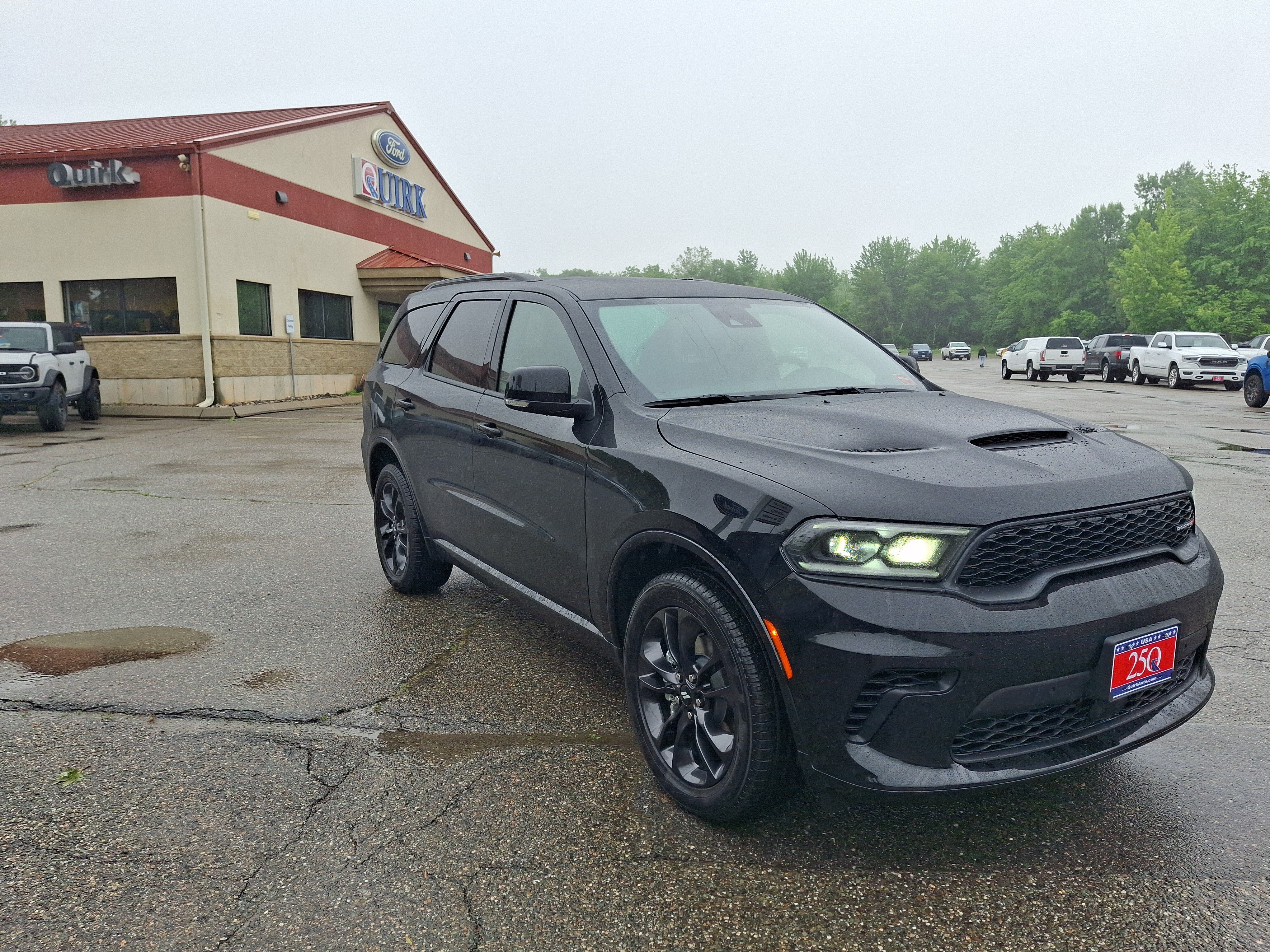 New 2026 Diamond Black Clear-Coat Exterior Paint Dodge GT Plus image 3