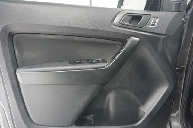 Used 2019 Magnetic Metallic Ford LARIAT image 14