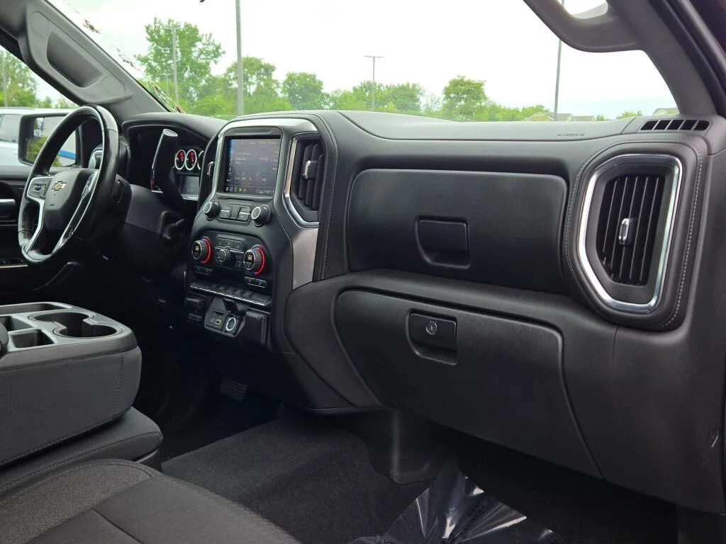 Used 2020 Black Chevrolet LT image 7