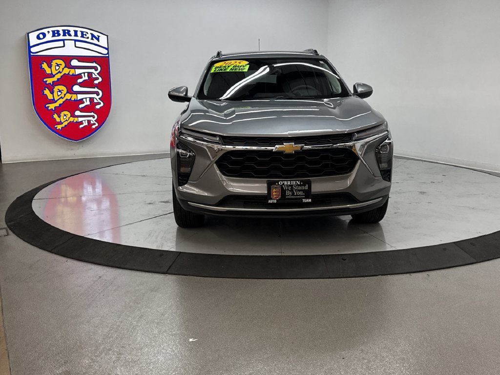 Used 2025 Sterling Gray Metallic Chevrolet LT image 10