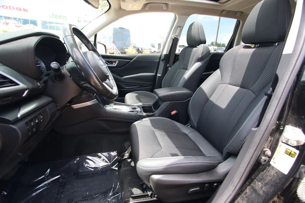 Used 2021  Subaru Premium image 7