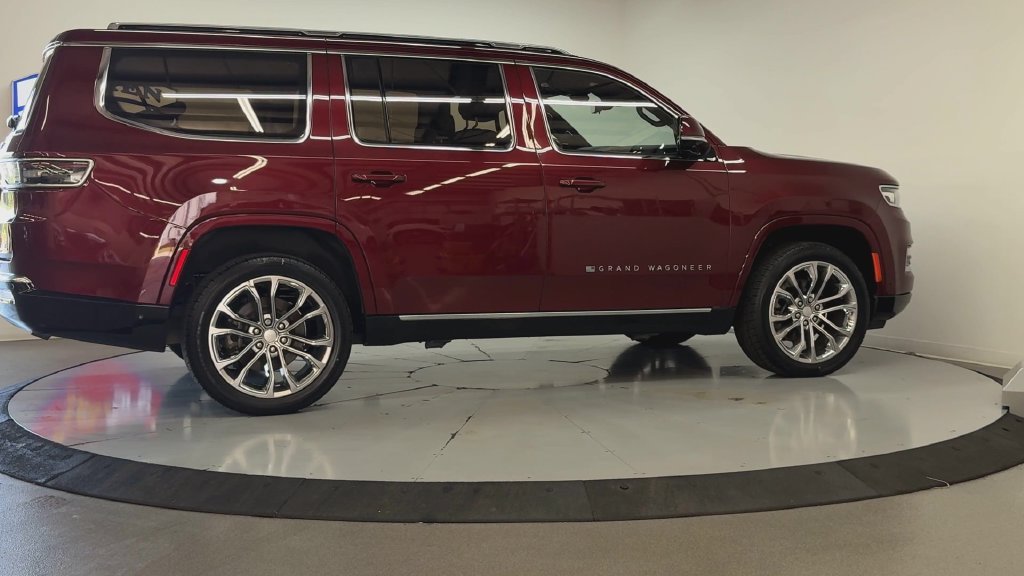 Used 2022 Velvet Jeep Series II image 4
