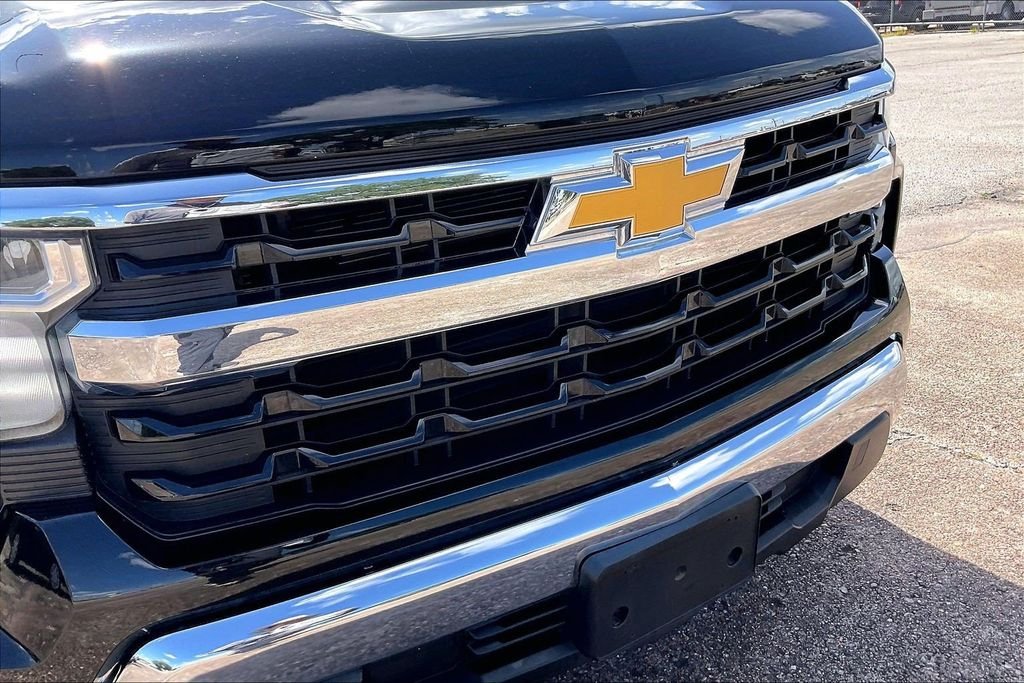 Used 2023 Black Chevrolet LT image 34