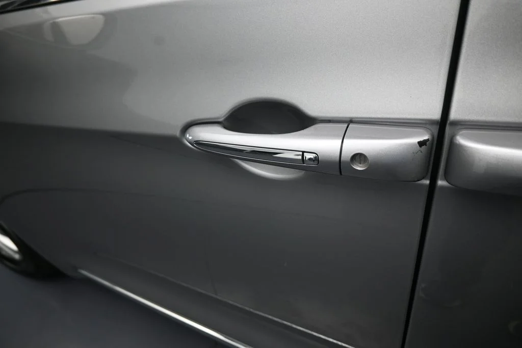 Used 2017 Billet Silver Metallic Clearcoat Chrysler Touring L image 32