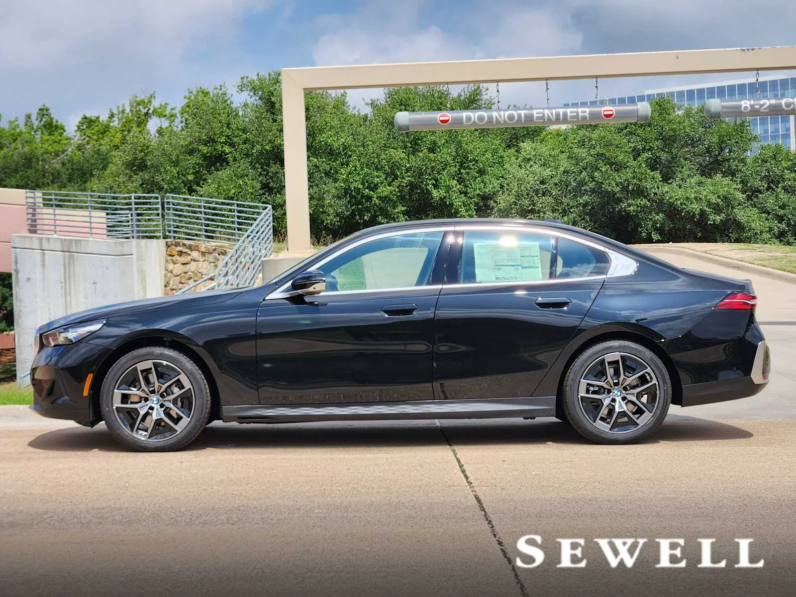 New 2026 Black Sapphire Metallic BMW 530i xDrive image 2