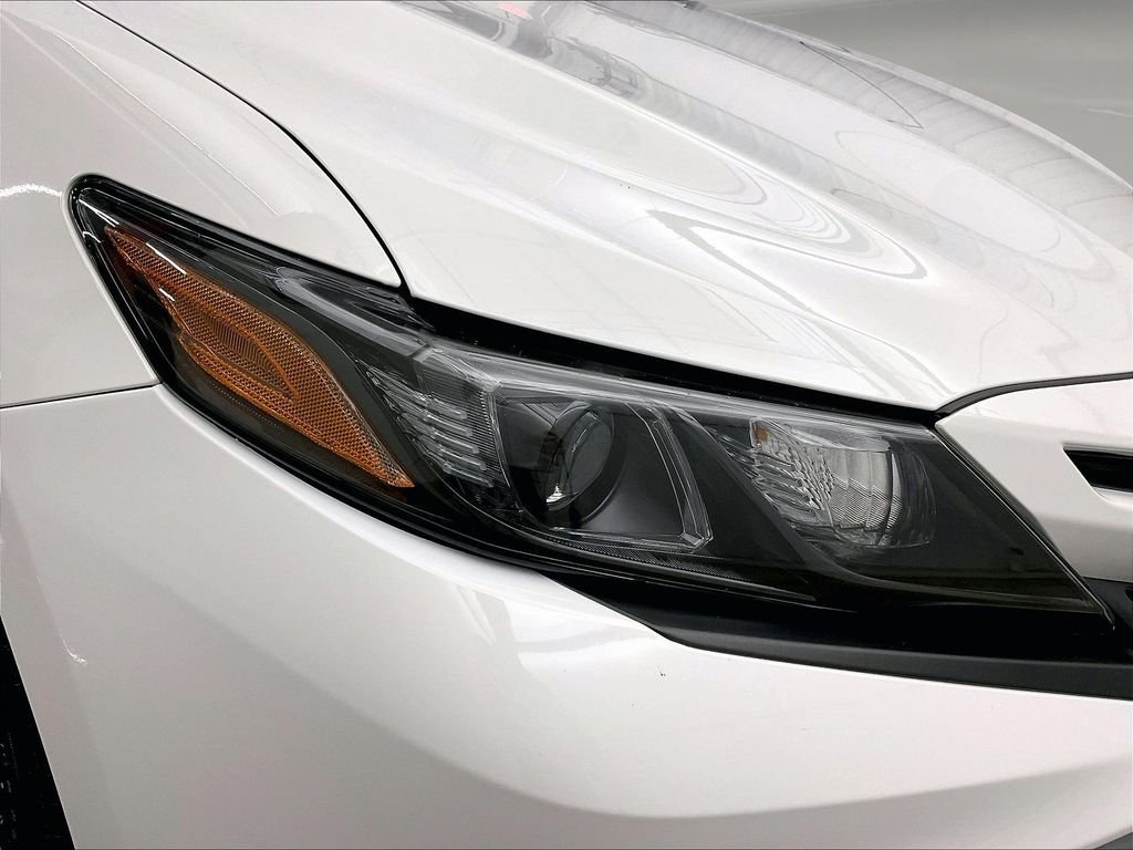 Used 2021 White Toyota SE Nightshade image 33