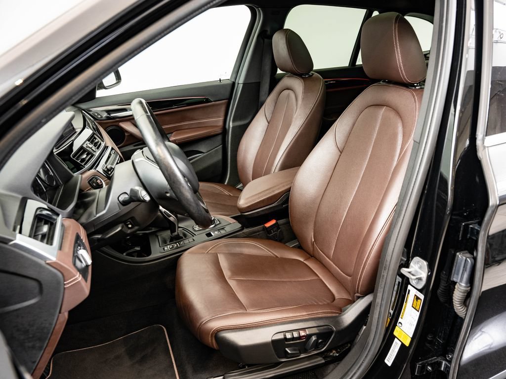 Used 2021 Black Sapphire Metallic BMW sDrive28i image 24