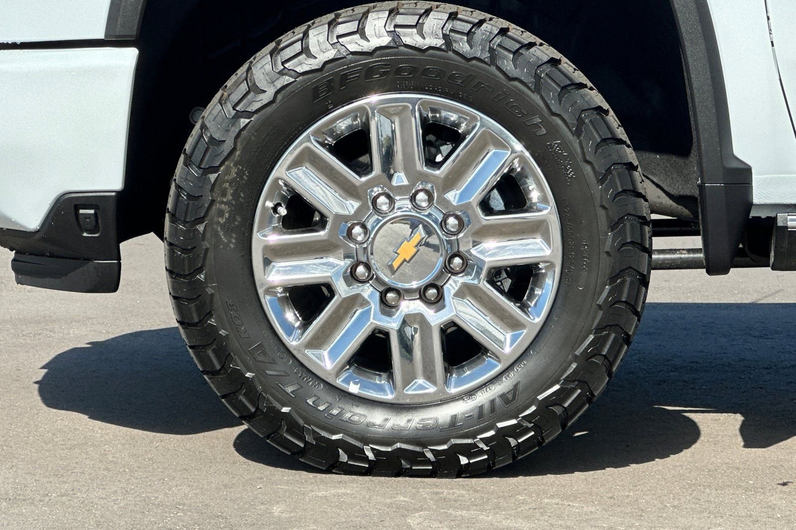 New 2026 Polar White Tricoat Chevrolet High Country image 25