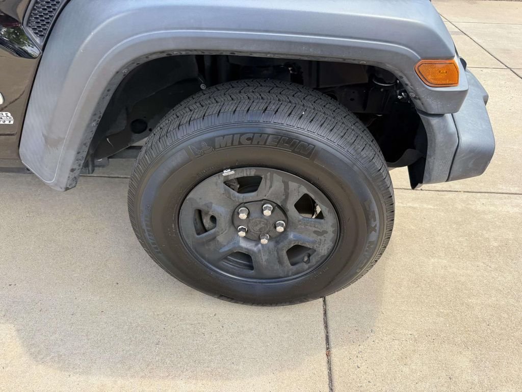 Used 2020 Black Jeep Unlimited Sport image 12